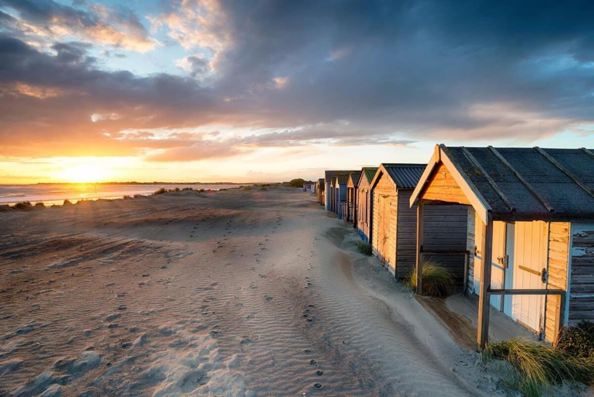 Modern & Stylish Seaside Family Home Chichester Esterno foto