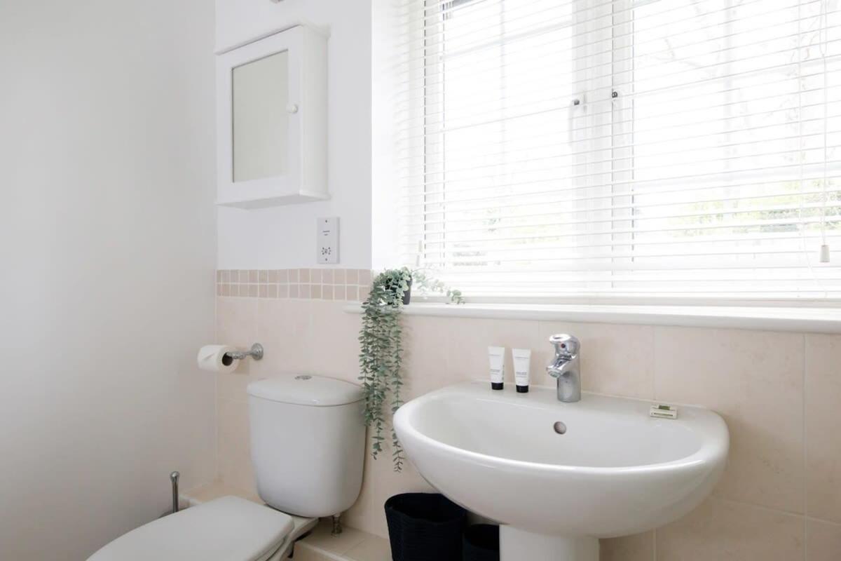 Modern & Stylish Seaside Family Home Chichester Esterno foto