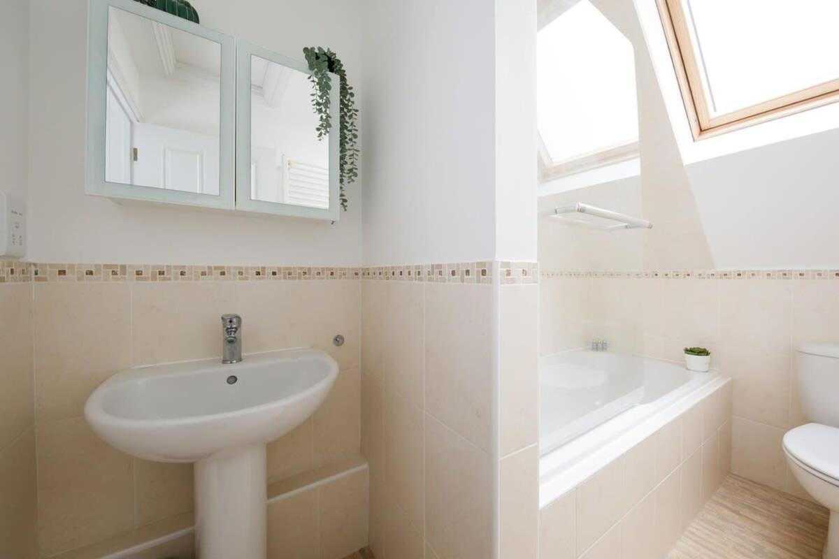 Modern & Stylish Seaside Family Home Chichester Esterno foto